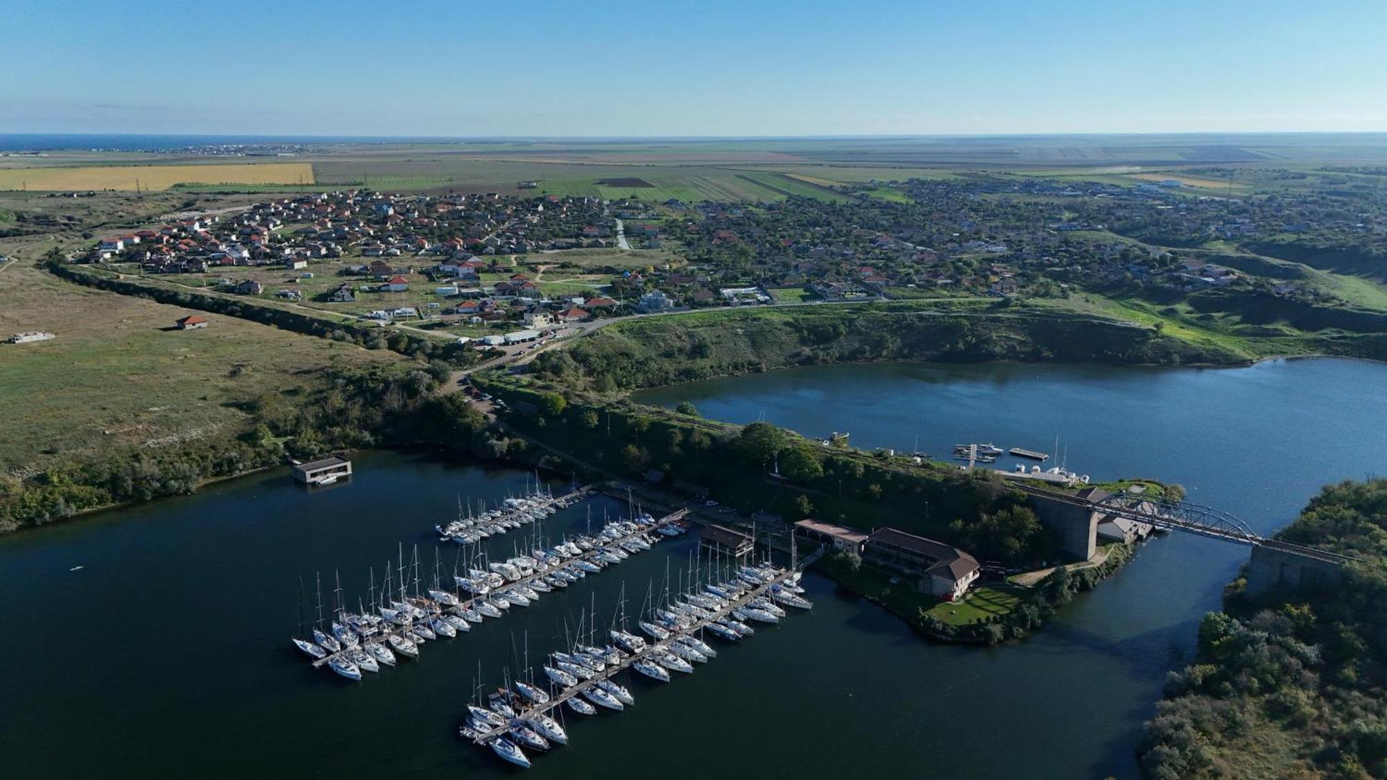 Готель Lifeharbour Limanu Екстер'єр фото