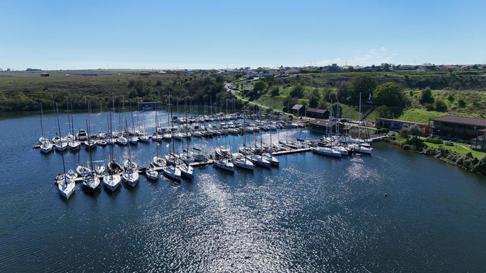 Готель Lifeharbour Limanu Екстер'єр фото